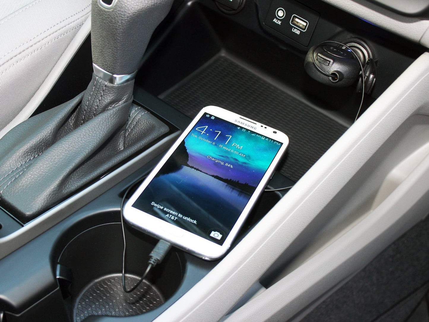 PMOTQ9RB - Cellet Compact Micro USB Retractable Plug in Car Charger